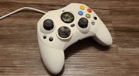 La manette Xbox originale S reçoit des mises à niveau majeures pour sa réédition Hyperkin