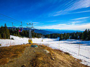 La montagne de ski de Colombie-Britannique annule la saison 2023-24 en raison du manque de neige