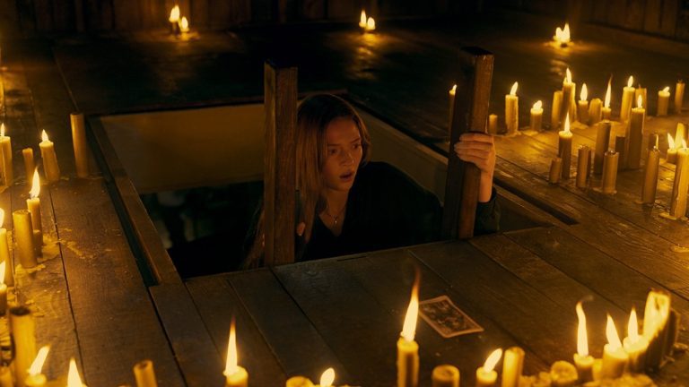 La mort (et les frayeurs) sont au rendez-vous dans la bande-annonce du nouveau film d'horreur Tarot
