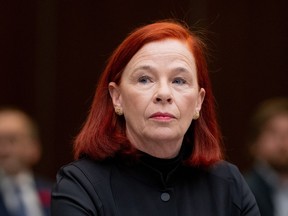 Catherine Tait, présidente et directrice générale de la Société Radio-Canada (CBC) attend de comparaître devant le Comité permanent du patrimoine canadien à Ottawa, le jeudi 2 novembre 2023.e Société Radio-Canada (CBC) attend de comparaître devant le Comité permanent du patrimoine canadien à Ottawa, le jeudi 2 novembre 2023.