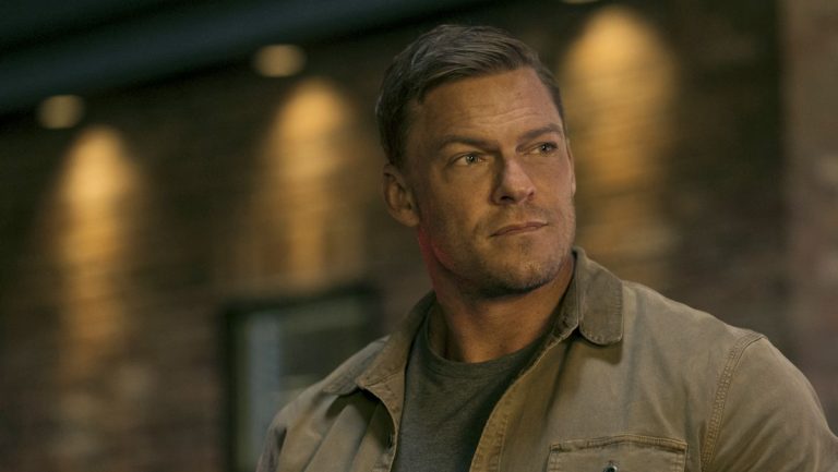 Alan Ritchson in Reacher