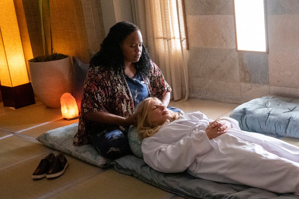 Natasha Rothwell, Jennifer Coolidge, le lotus blanc saison 1