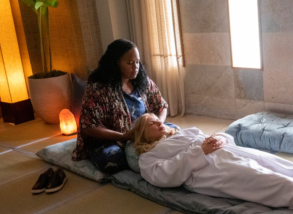 Natasha Rothwell, Jennifer Coolidge, le lotus blanc saison 1