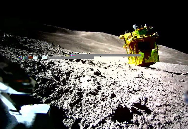 La sonde lunaire japonaise SLIM reprend vie plus d’une semaine après son atterrissage à l’envers