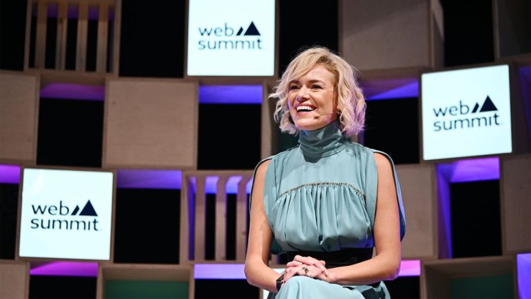 Le PDG du Web Summit quitte le navire pour diriger NPR après seulement 3 mois