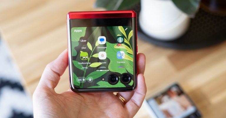 Le Razr Plus de Motorola est en vente à près de la moitié en ce moment