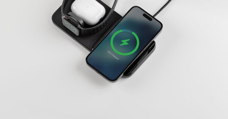 Le chargeur MagSafe 3-en-1 de Nomad et le Sonos One sont à leurs meilleurs prix