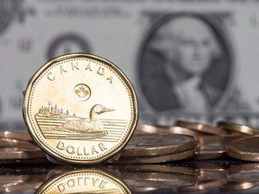 Le dollar canadien a terminé 2023 sur une bonne lancée, mais ne vous attendez pas à ce que cet élan dure.