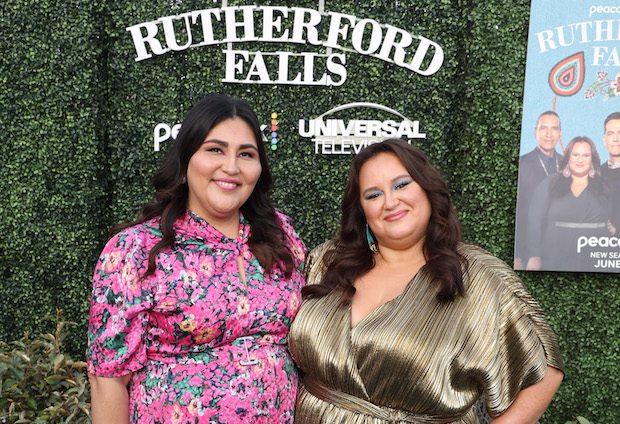 Le duo « Rutherford Falls » développe une comédie sur CBS sur réservation – TVLine