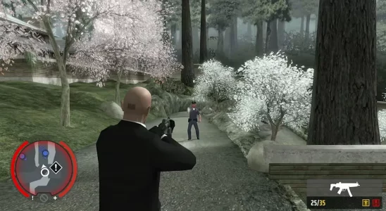 Hitman Blood Money: Agent 47 aiming an assault rifle at a guard.