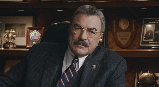 Frank behind office desk in Blue Bloods