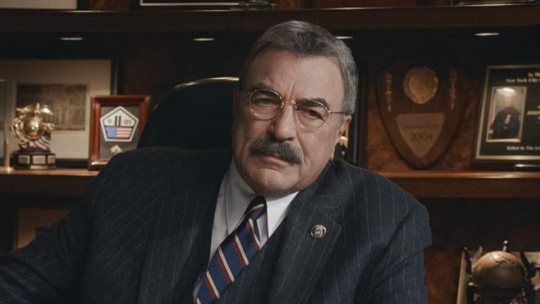 Frank behind office desk in Blue Bloods