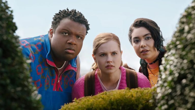 Characters standing behind a hedge in the Mean Girls musical movie.