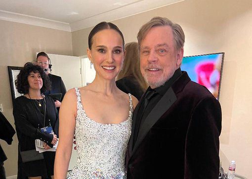 Mark Hamill a enfin rencontré sa « mère » de Star Wars, Natalie Portman, aux Golden Globes
