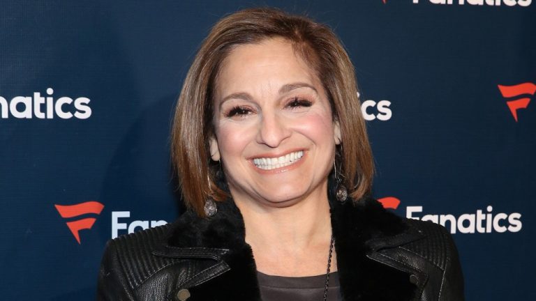 Mary Lou Retton est reconnaissante d'être en vie après un mois en soins intensifs suite à un diagnostic de pneumonie rare
