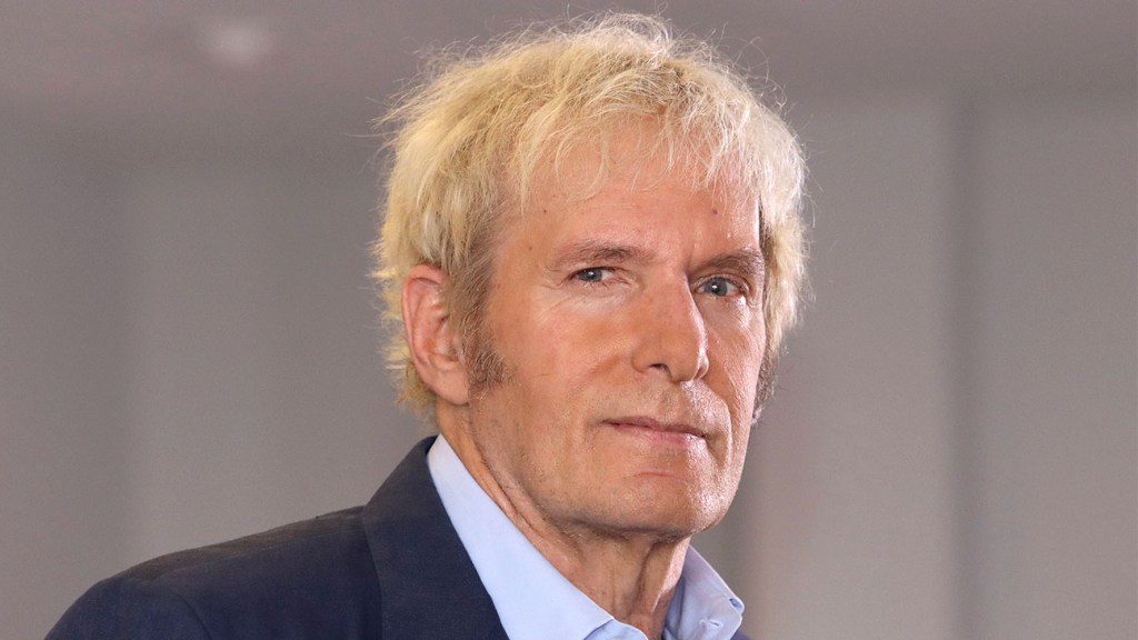 Michael Bolton révèle qu'on lui a diagnostiqué une tumeur au cerveau et qu'il a subi une intervention chirurgicale
