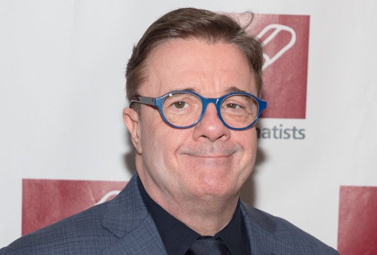 Nathan Lane dans le rôle de Dominick Dunne – TVLine