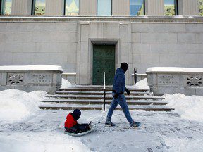 Posthast : la récession devrait bientôt frapper, suivie de réductions de taux par la Banque du Canada, selon les économistes