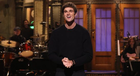 'SNL' : le monologue de Jacob Elordi se moque de 'Saltburn' et 'The Kissing Booth' (VIDÉO)