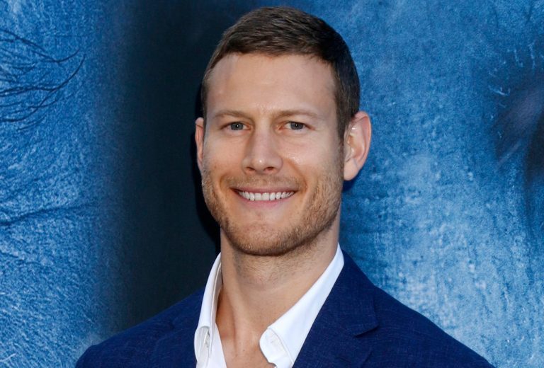 Tom Hopper rejoint la série – TVLine