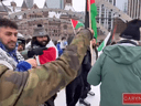 Un Torontois accusé d’avoir brandi un drapeau terroriste lors d’une manifestation