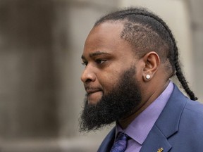 Cardell Hayes se présente au tribunal pénal du district de la paroisse d'Orléans pour son nouveau procès à la Nouvelle-Orléans, le vendredi 26 janvier 2024.