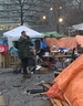 Dans Clarence Square Park, vous trouverez de la boue, des tentes, des aiguilles et des téléphones intelligents -- Joe Warmington photo