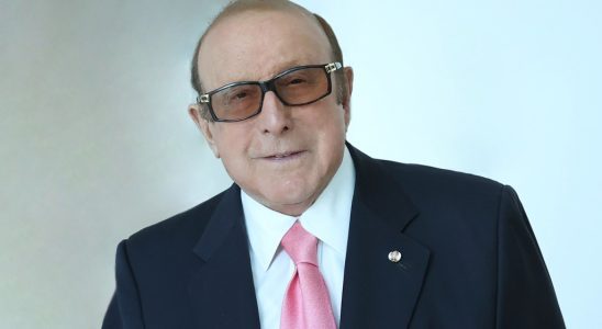 Clive Davis taquine le gala pré-Grammy et déclare que Beyoncé et Jay-Z y assisteront