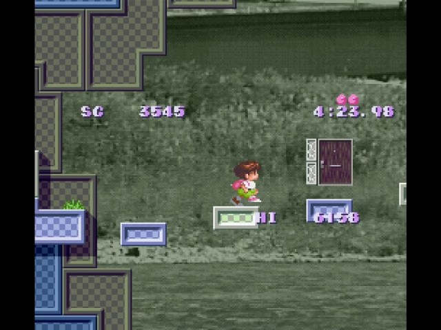 Umihara Kawase saute par-dessus les plates-formes