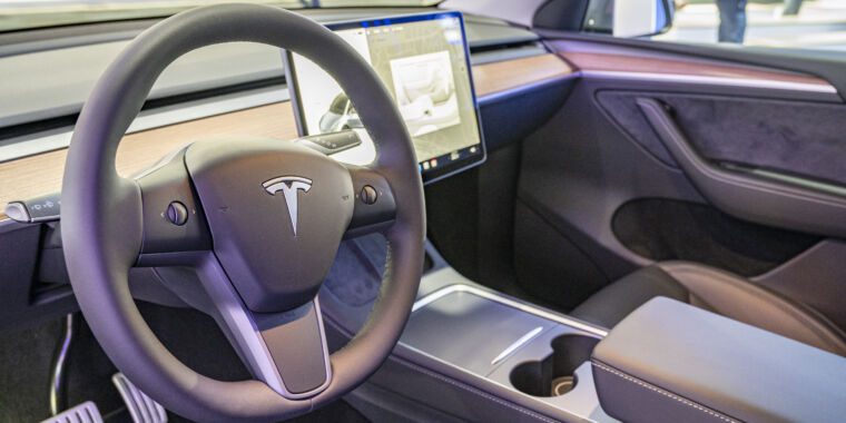 La semaine de Tesla empire : amendes, enquête de sécurité et rappel massif