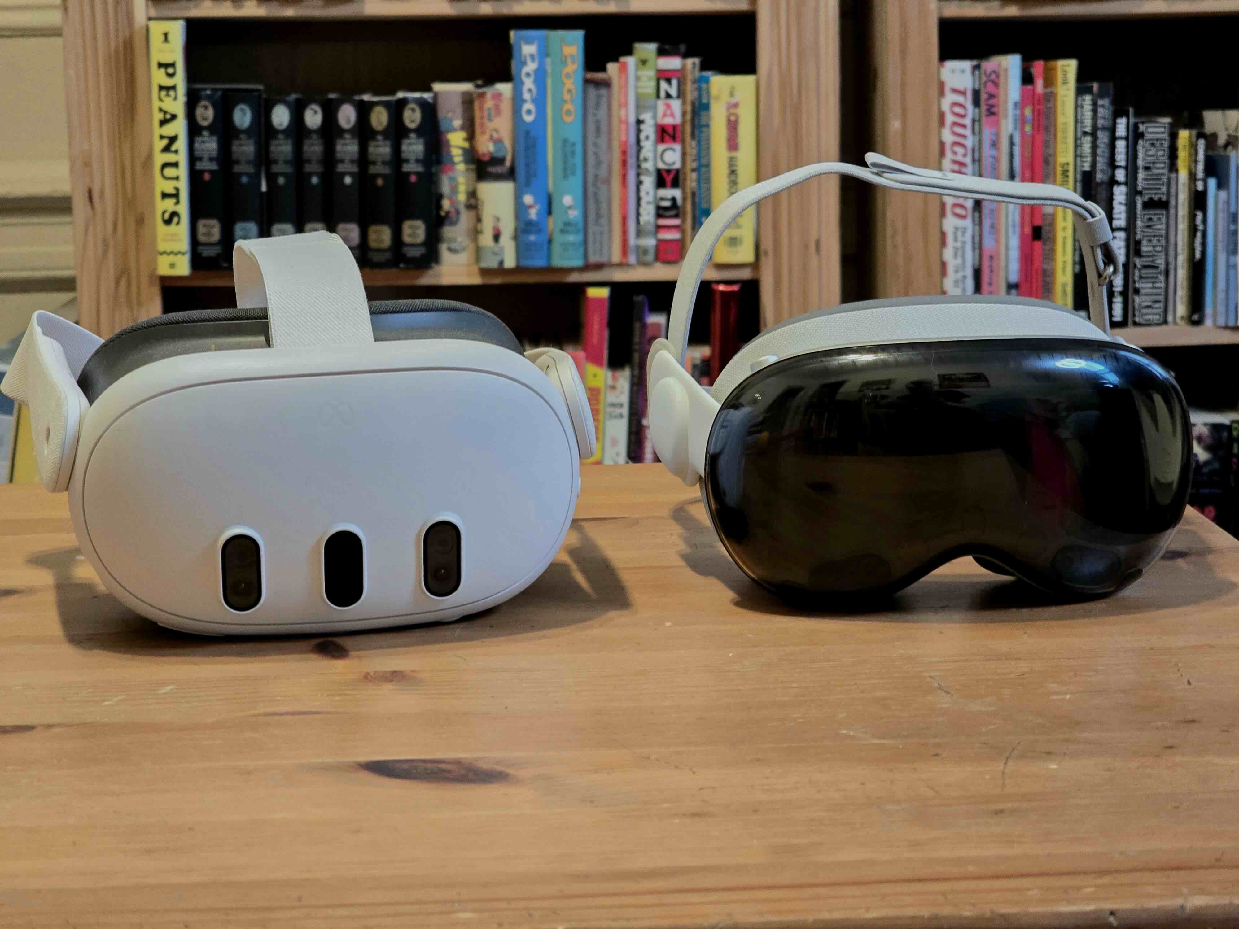 Casques Meta Quest 3 et Apple Vision Pro