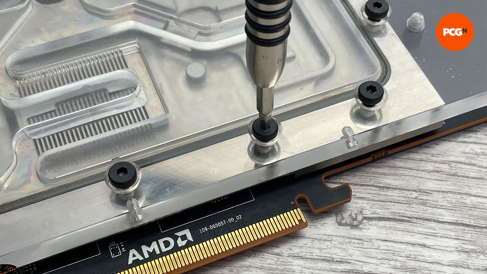 Comment nettoyer un waterblock : retirer les vis