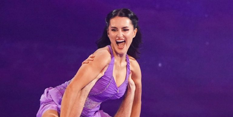 Amber Davies de Dancing on Ice a du mal avec son mouvement "headbanger"
