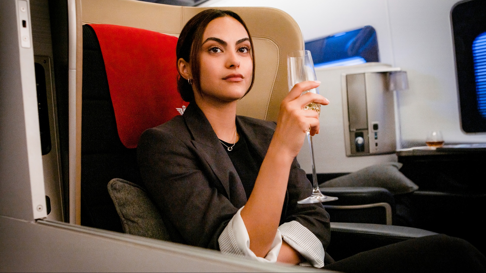 Camila Mendes dans Amélioré