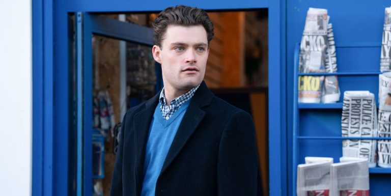 La star d'EastEnders, Charlie Suff, réagit au changement du personnage de Johnny Carter
