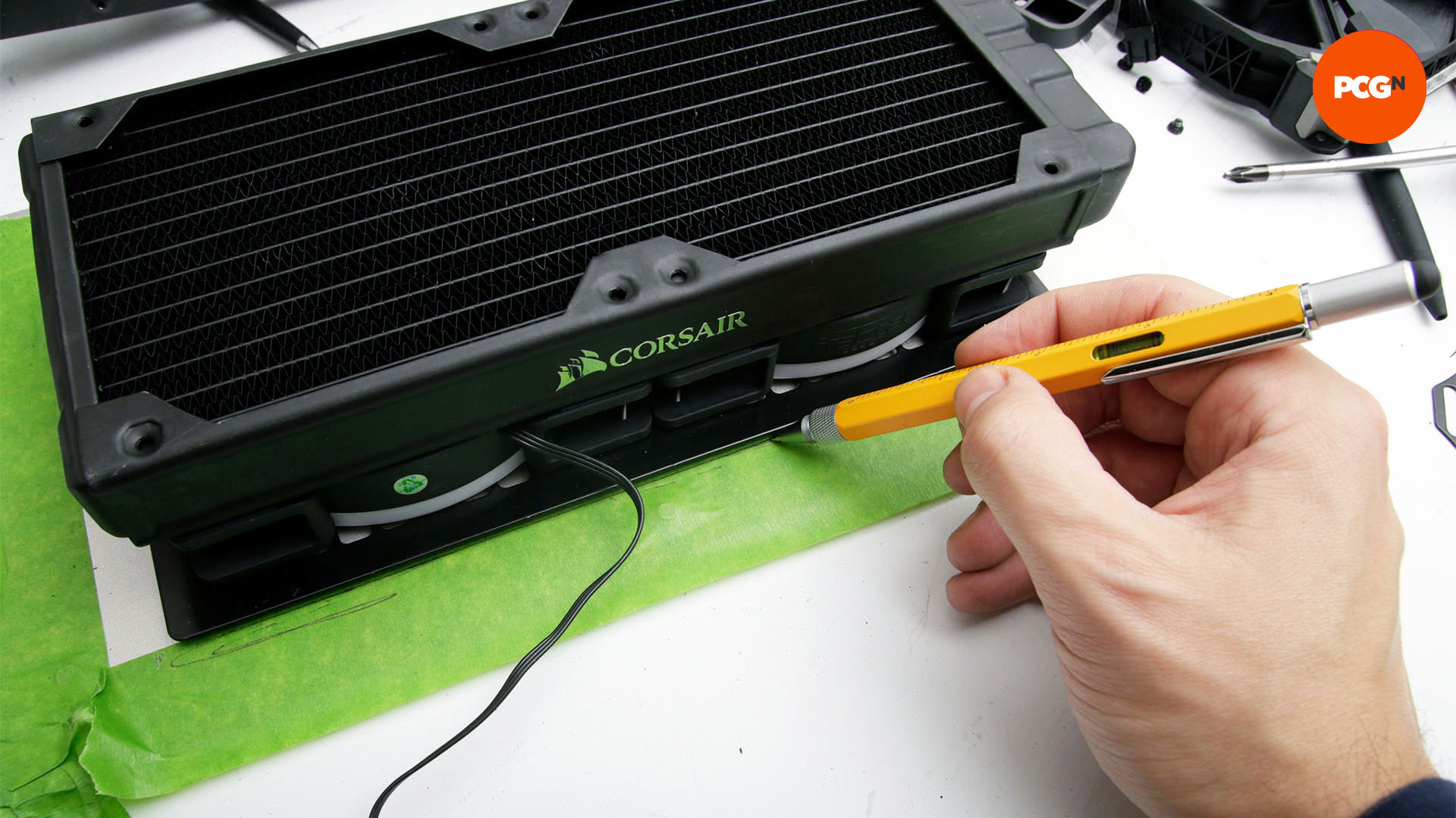 Comment réaliser un support de radiateur : marquer le panneau avant