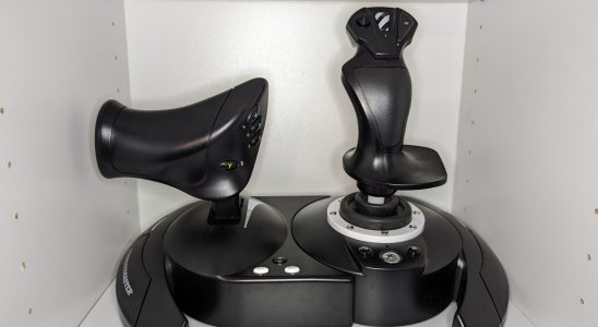 Test du Thrustmaster T.Flight HOTAS One Flight Stick