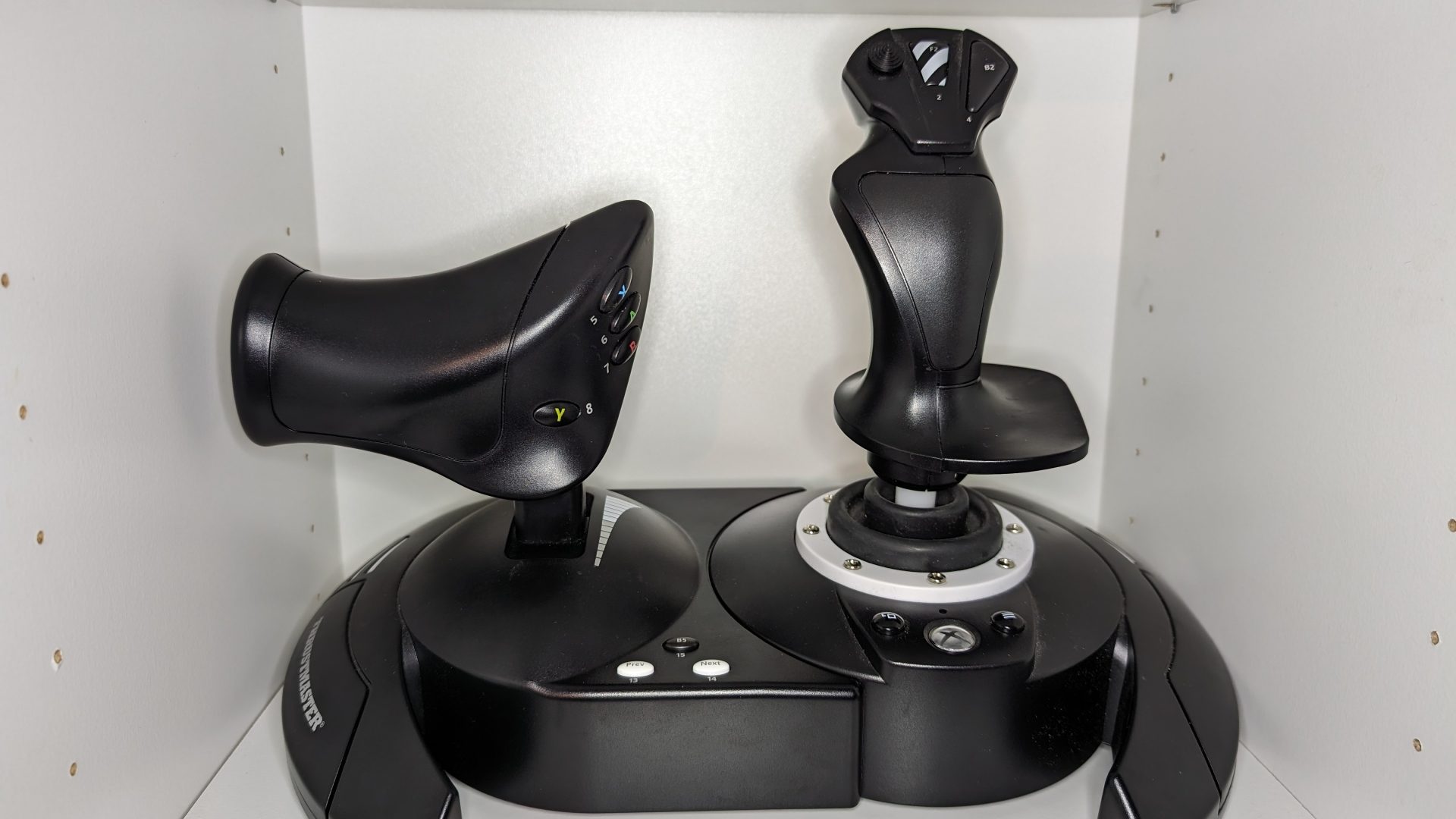 Test du Thrustmaster T.Flight HOTAS One Flight Stick
