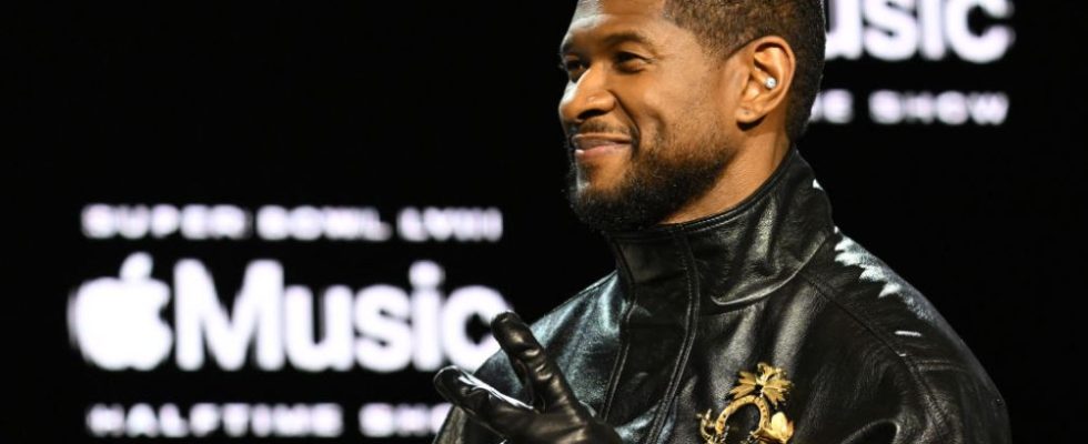 LAS VEGAS, NEVADA - FEBRUARY 08: Usher poses during the Super Bowl LVIII Pregame & Apple Music Super Bowl LVIII Halftime Show press conference at the Mandalay Bay Convention Center on February 08, 2024 in Las Vegas, Nevada. (Photo by Candice Ward/Getty Images)