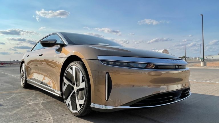 Lucid Motors baisse le prix de son véhicule électrique le moins cher de plus de 8 000 $