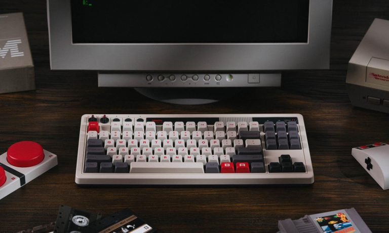 Le clavier mécanique rétro inspiré de Nintendo de 8BitDo est actuellement moins cher que jamais