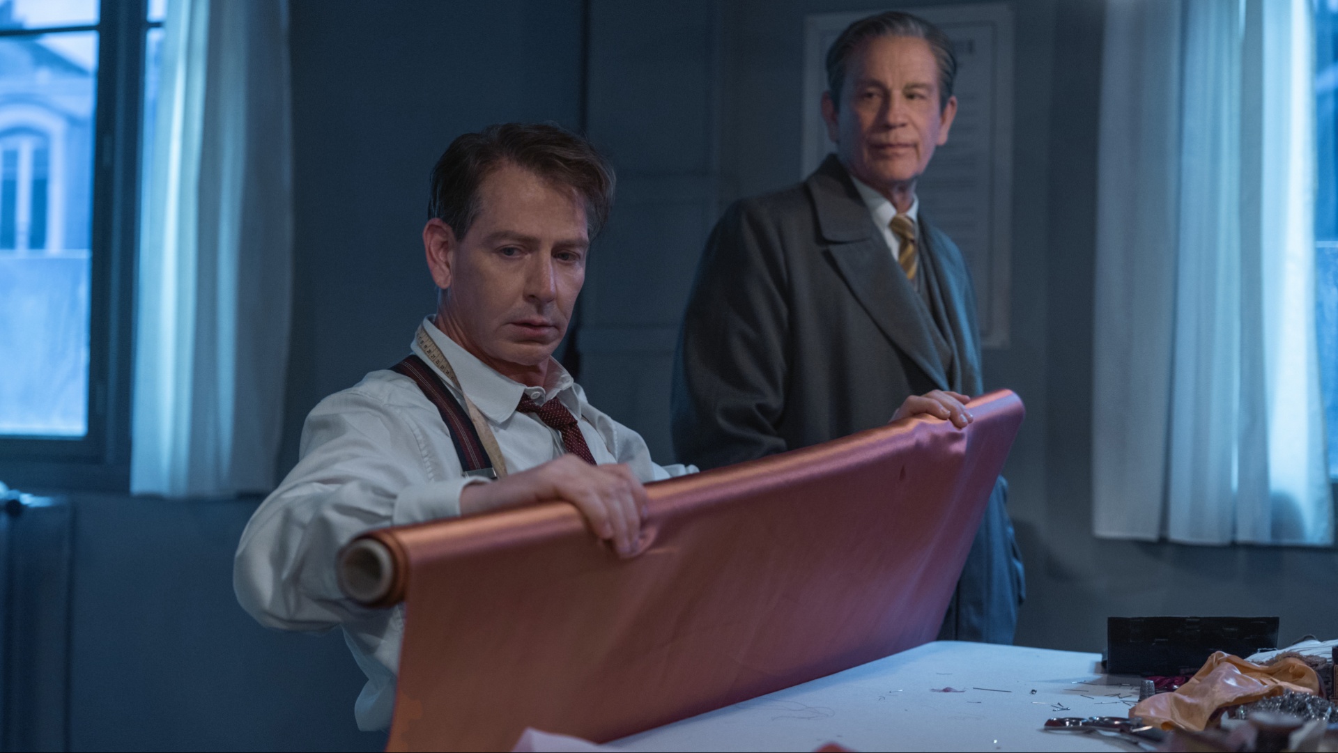 Ben Mendelsohn et John Malkovich dans The New Look