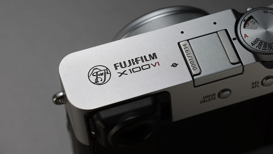 Fujifilm renouvelle un classique culte avec l'appareil photo compact X100VI, plus rapide et à 1 600 $