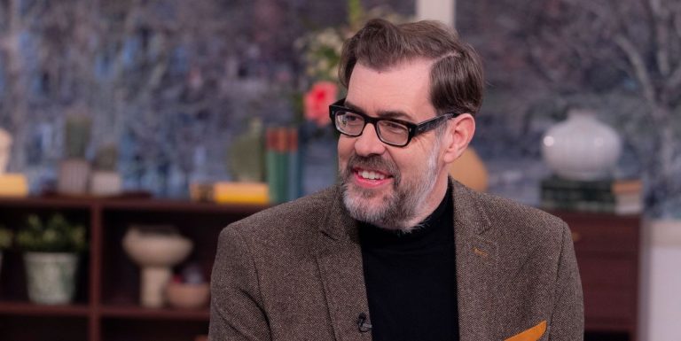 Richard Osman partage une mise à jour passionnante sur le tournage du film Murder Club de jeudi
