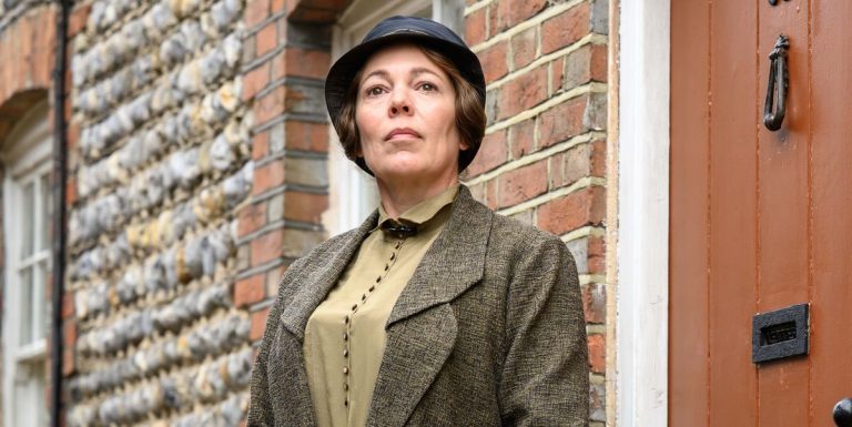 Olivia Colman dit jurer « cathartique » dans Wicked Little Letters
