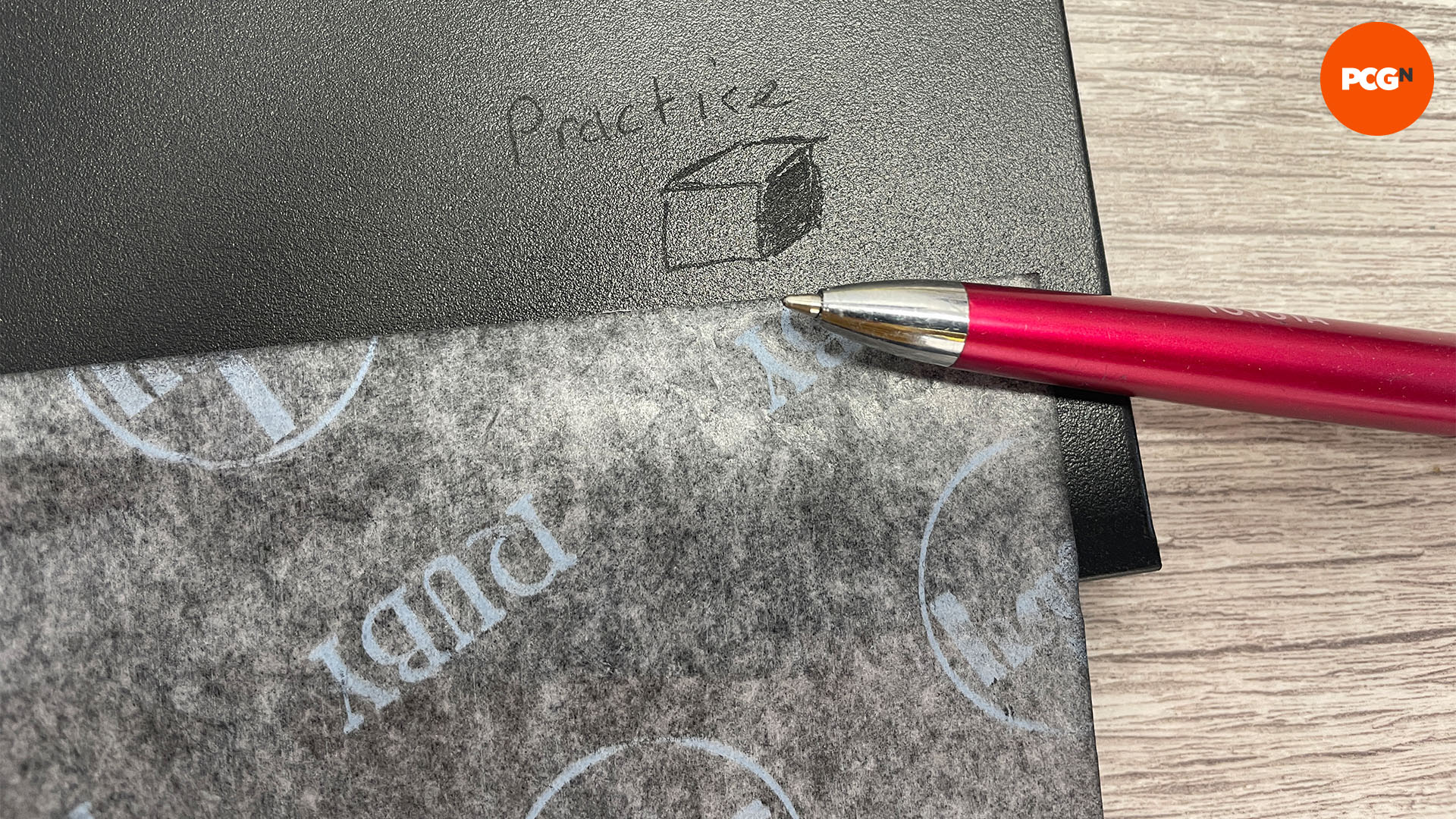 Comment graver le boîtier de votre PC : pratique du papier carbone