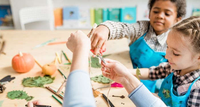 Jouer et apprendre : d’excellents livres pratiques pour les enfants