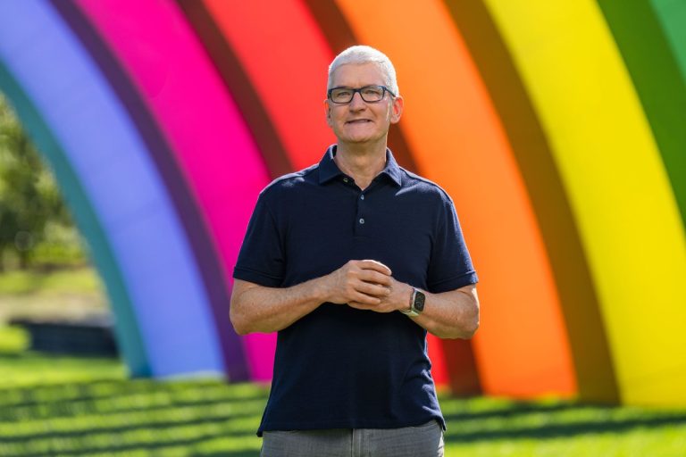 Tim Cook dit qu’Apple « innovera » dans GenAI cette année