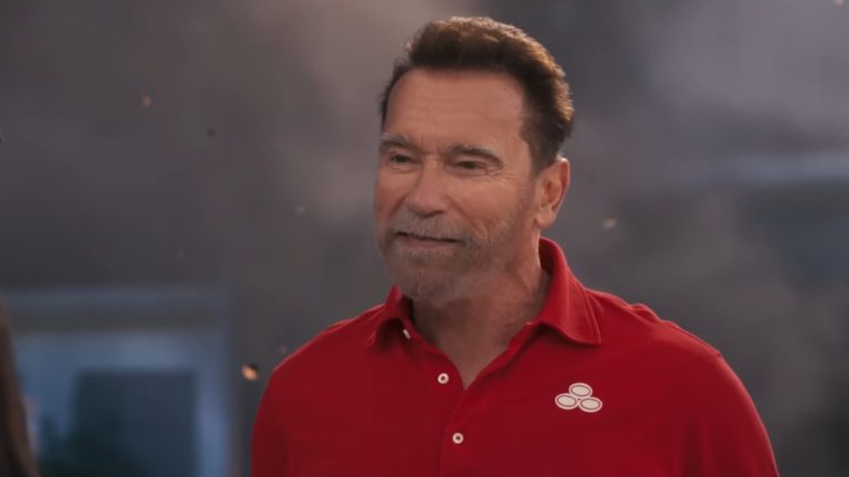 Arnold Schwarzenegger a fouetté Jake de State Farm pour le remettre en forme pour le Super Bowl 2024
