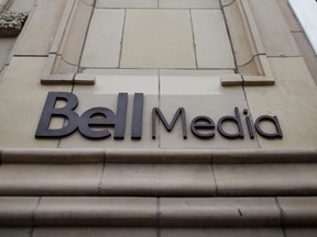 BCE vend 45 stations de radio et supprime 9 pour cent de ses effectifs.